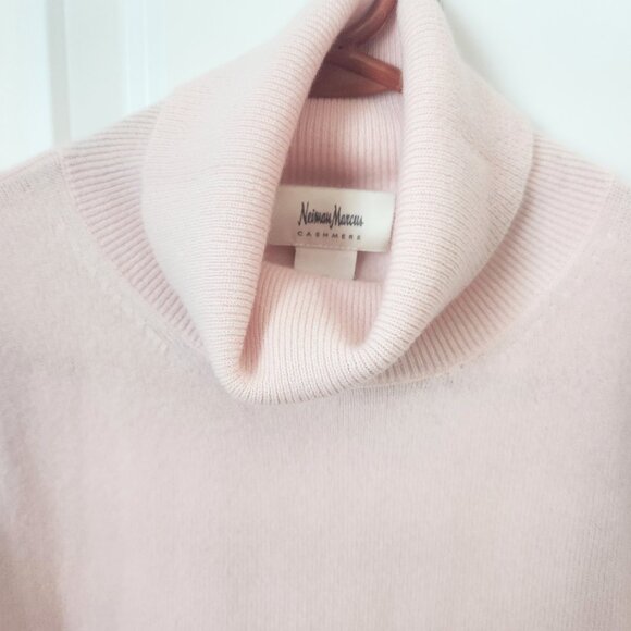 Neiman Marcus 100% Cashmere Light Pink Turtleneck Pullover Knit Sweater Large - Picture 9 of 16